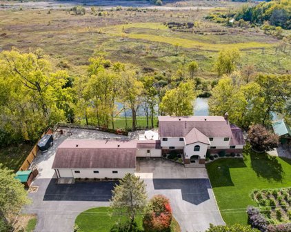909 Nippersink Road, Spring Grove