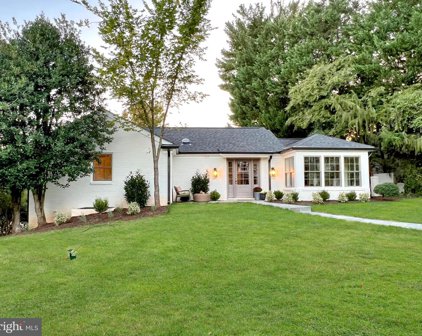 3200 Winnett Rd, Chevy Chase