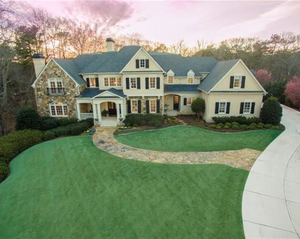 830 Hedgegate Court, Roswell