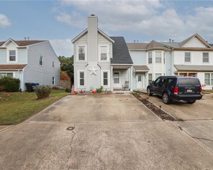 1120 Hillock Xing, Northwest Virginia Beach