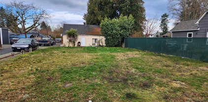 714 3rd Street NW, Puyallup