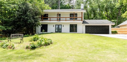1953 Lake Lucerne Dr Sw, Lilburn