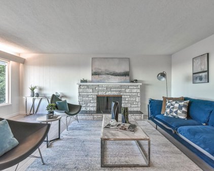 1895 Rosebery Avenue, West Vancouver