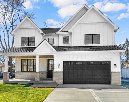 4042 Washington Street, Downers Grove