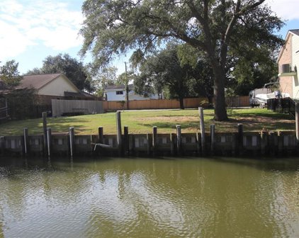 102 Bayou Lane, Kemah