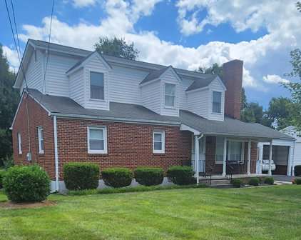 412 Fox Dr, Winchester