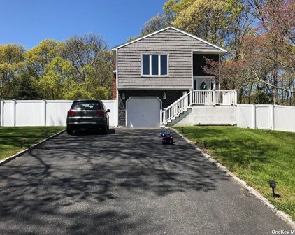 529 Sleepy Hollow Drive, Shirley