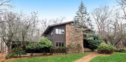 10 Cottontail Trail, Upper Saddle River