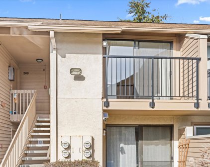 12434 Ambaum Blvd  SW Unit #B210, Burien