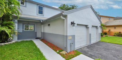 381 Nw 207th Ave, Pembroke Pines