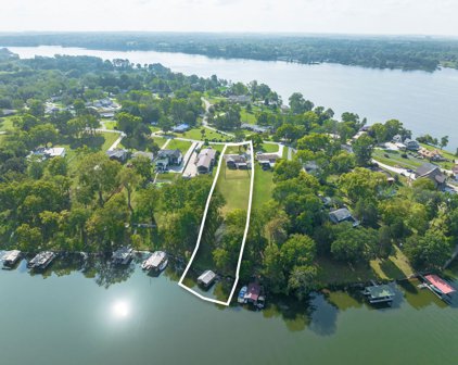 128 Lakeview Dr, Hendersonville