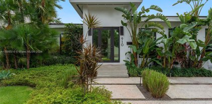 910 W 43rd Ct, Miami Beach