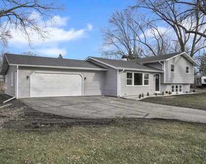 628 Aster Court, Lisle