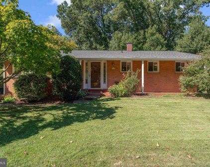 7518 Sweetbriar Dr, College Park