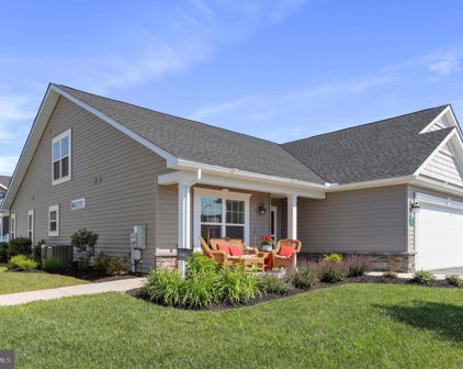 13 Akron Dr, Falling Waters