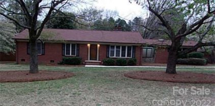 2016 Stallings  Road, Matthews