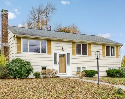 4 Kings Grant Rd, Westborough