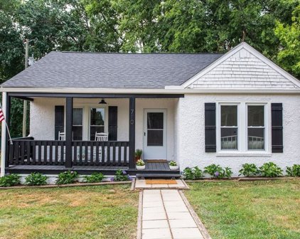 710 W End Cir, Franklin
