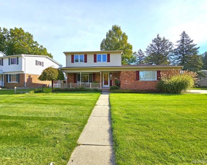 46606 FEATHERSTONE, Shelby Twp