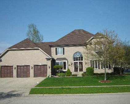 1011 Redwood Lane, Algonquin