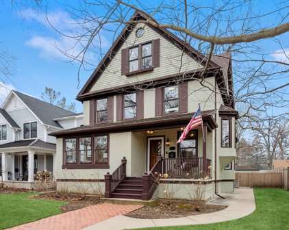 619 Greenleaf Avenue, Wilmette