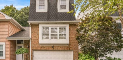 66 Hidden Ridge Drive Unit #66, Syosset
