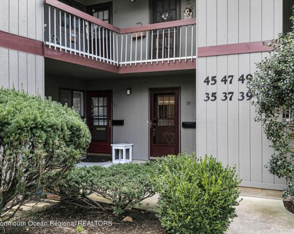 39 Eastport Court, Red Bank