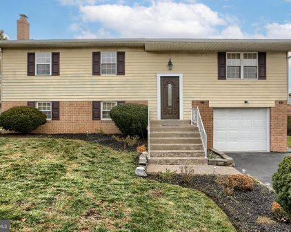 613 Frances Dr, Harrisburg