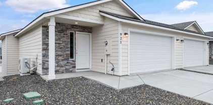 921 Duke Lane, West Richland