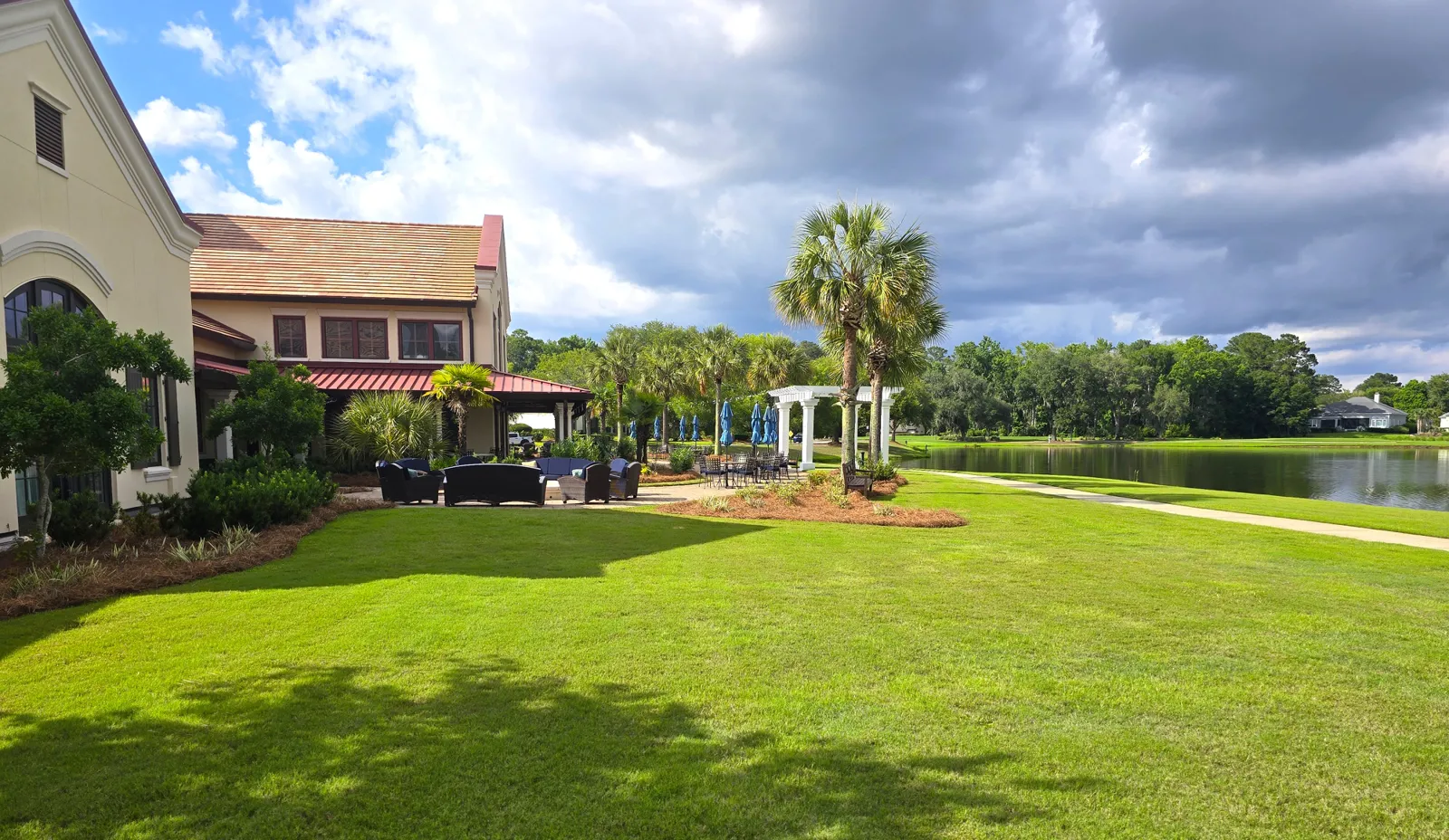 Hampton Hall lakefront dining veranda in Bluffton SC