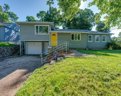 903 Crescent Lane, Bismarck