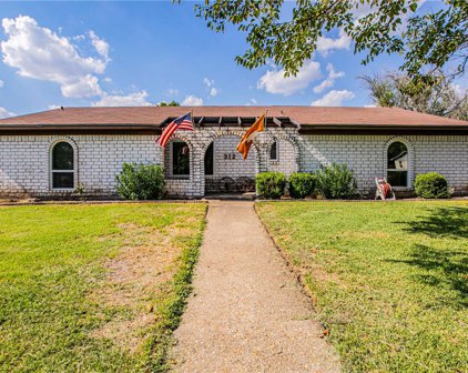 312 Crescent  Drive, Hewitt