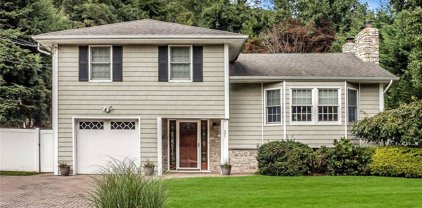 31 Meadowfield Lane, Glen Cove