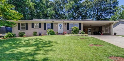 165 Valley Drive, Roswell