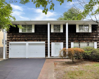 676 Van Dam Street, N. Woodmere