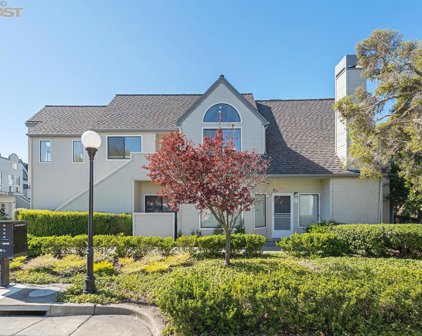 19 Invincible Ct Unit D10, Alameda