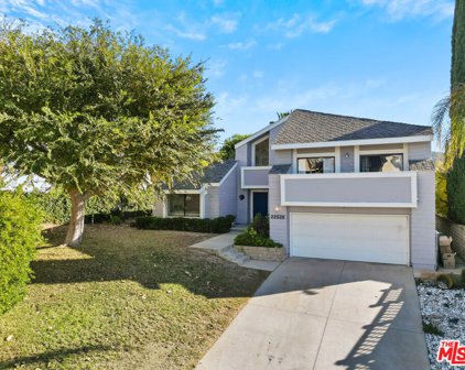 22526  Jameson Dr, Calabasas