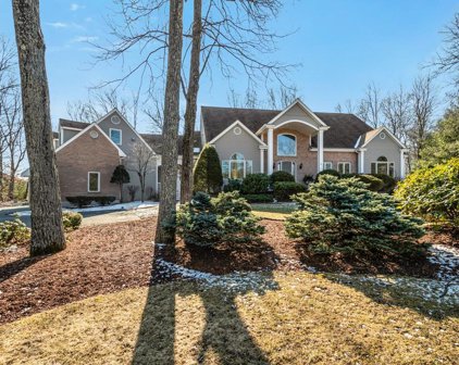 8 Stone Hill Rd, Westborough