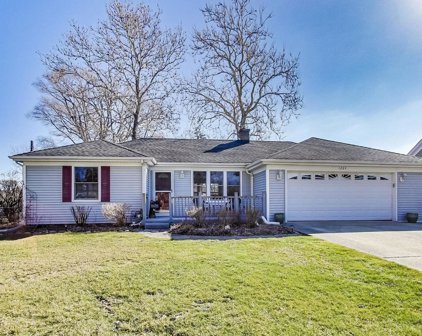 1209 N Stratford Road, Arlington Heights
