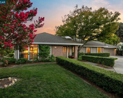 870 Ridge Dr, Concord