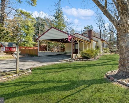 239 Chippewa Trl, Medford Lakes