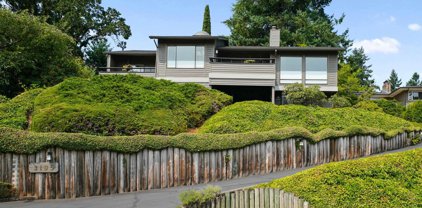 3185 Holiday Dr, Salem