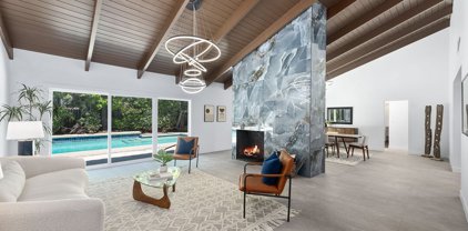 23611  Ladrillo St, Woodland Hills