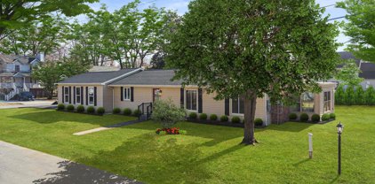929 Edgewood Rd, Edgewater