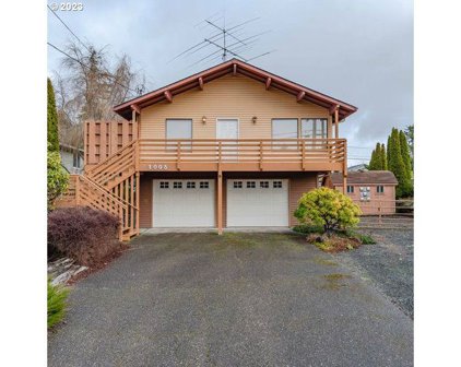 1005 AUGUSTINE ST, Coos Bay