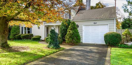 8 Girard Avenue, Bay Shore