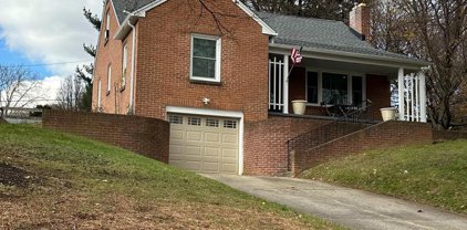405 Waters Rd, York