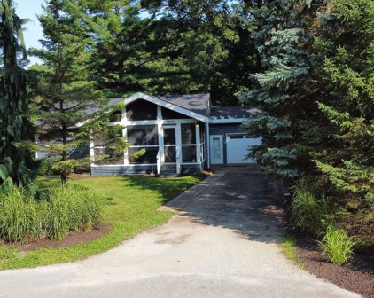 16750 Lakeshore Road, Union Pier