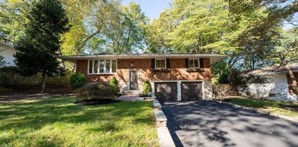 42 Mackay Drive, Hauppauge