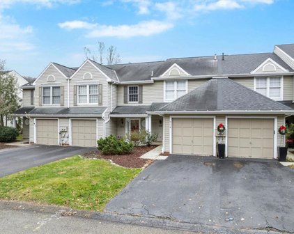 210 Commons Drive, Oakmont
